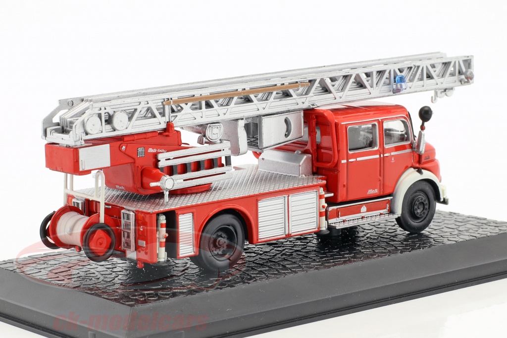 Camion De Pompier Mercedes L1519 1/43 IXO Avec Grande échelle Mobile - Modèle Réduit Occasion