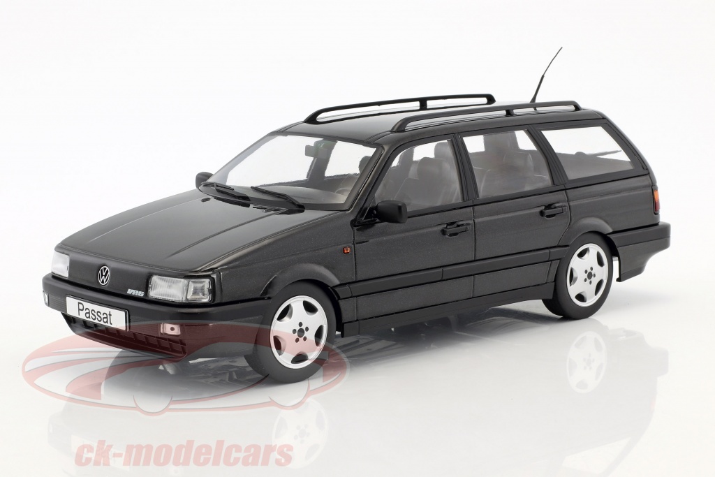 Volkswagen VW Passat B3 Variant Year 1988 black 1:18 KK-Scale