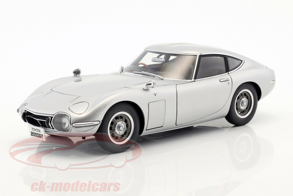 AUTOart 1:18 Toyota 2000 GT coupe year 1965 silver 78752 model car