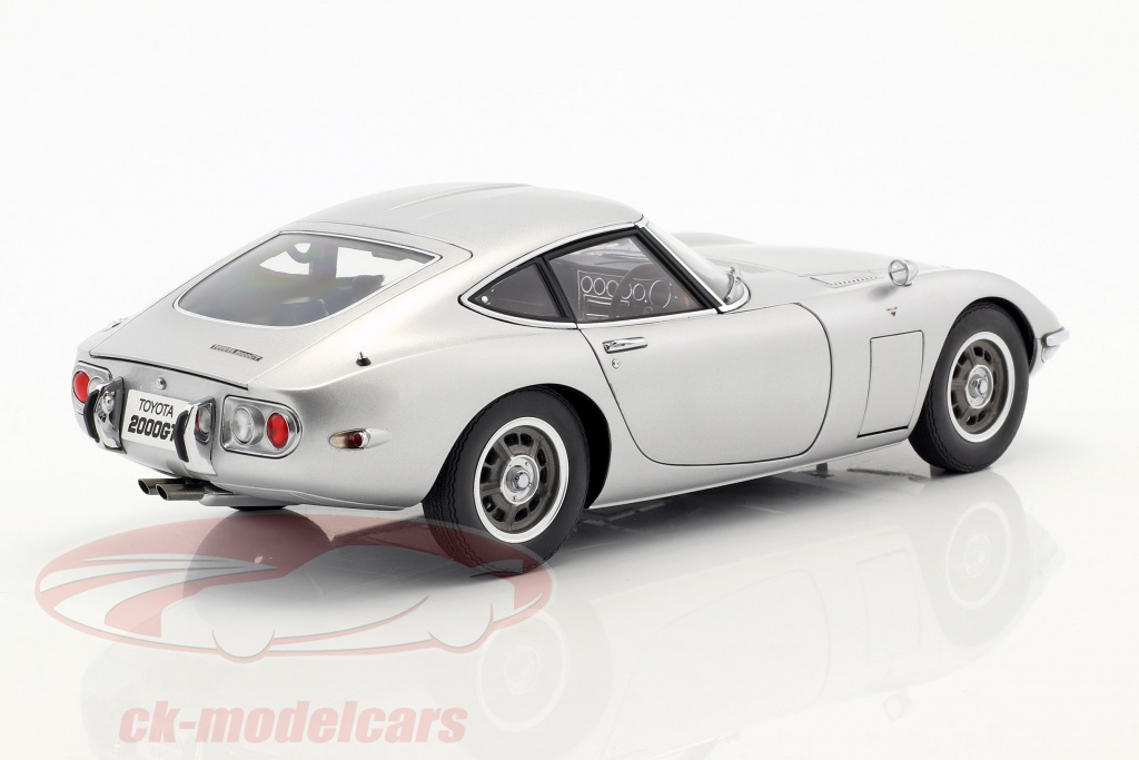 AUTOart 1:18 Toyota 2000 GT Coupe Baujahr 1965 silber 78752 