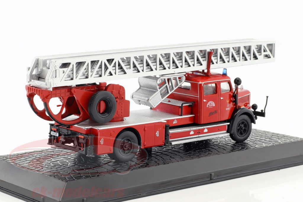 Miniature Camion Pompier IxoModels – Krupp DL 52 – 1/43 – Échelle Grande – Rouge