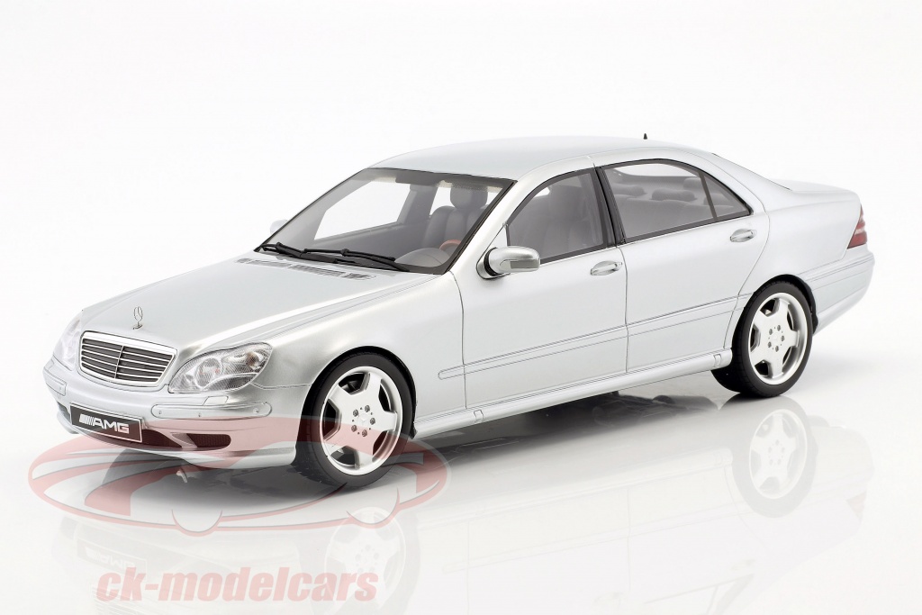 Mercedes-Benz S55 AMG (W220) Opførselsår 2000 strålende sølv 1:18 OttOmobile
