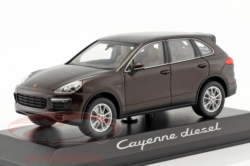 Porsche Cayenne (958) E2 II Diesel 2014 mahogany brown metallic 1:43 Minichamps