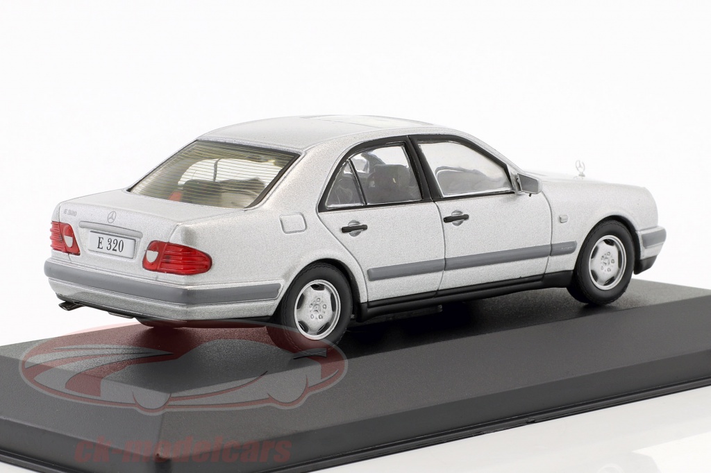 Miniature Herpa 1/43 - Mercedes E320 T Classe E Break Noire (Occasion, Comme Neuve)
