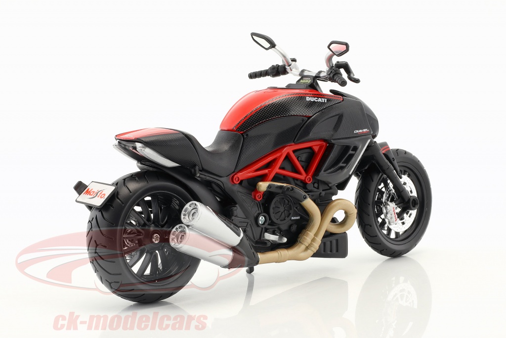 Kit Modèle à Construire Ducati DIAVEL Carbon Maisto - Échelle 1:12 - Motocyclette Die-cast, Pièces Pré-peintes, Montage Sans Colle