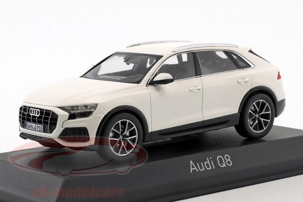 Audi Q8 Baujahr 2018 weiß 1:43 Norev
