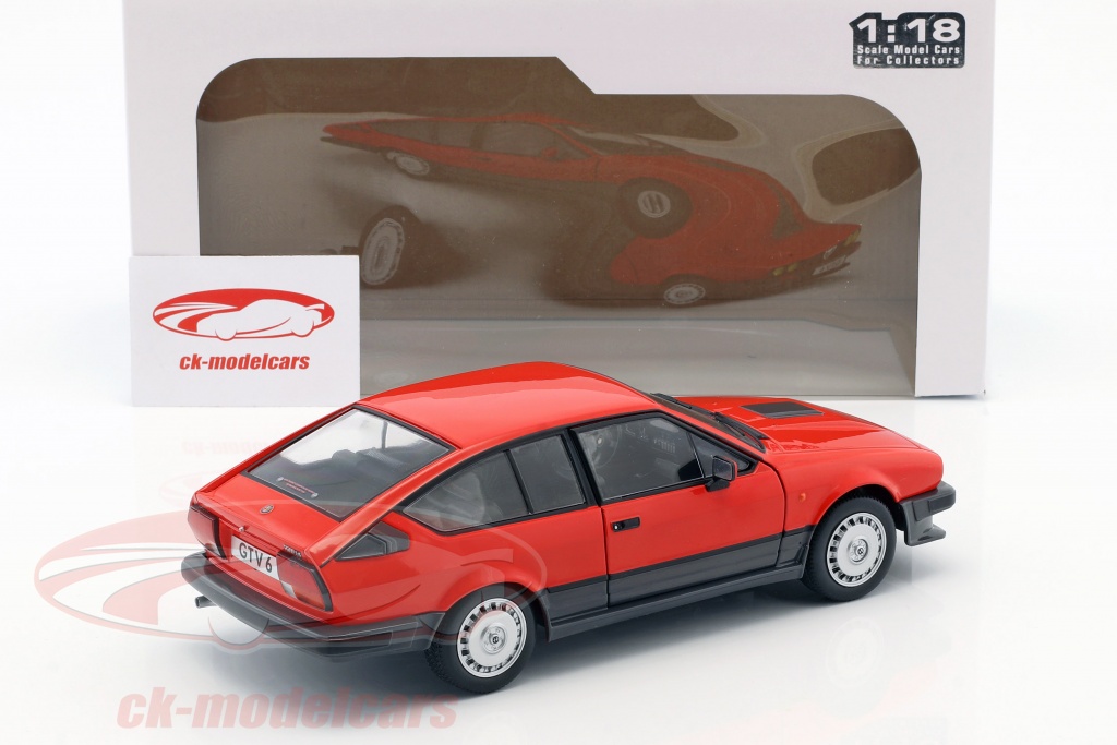 Alfa Romeo GTV 6 1984 in Red Opening Front Doors 1/18 S1802301 SOLIDO 