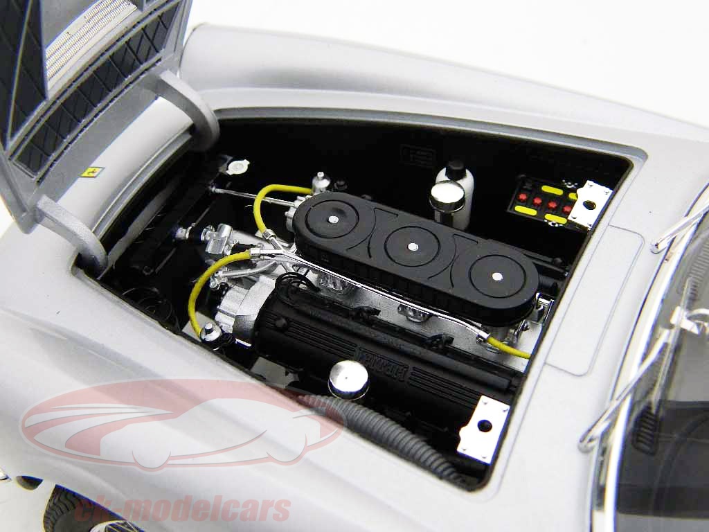 LE313 ELITE N2048 Voiture 1/18 Ferrari 410 Superamerica silver EDL EUR 141,75 - FR