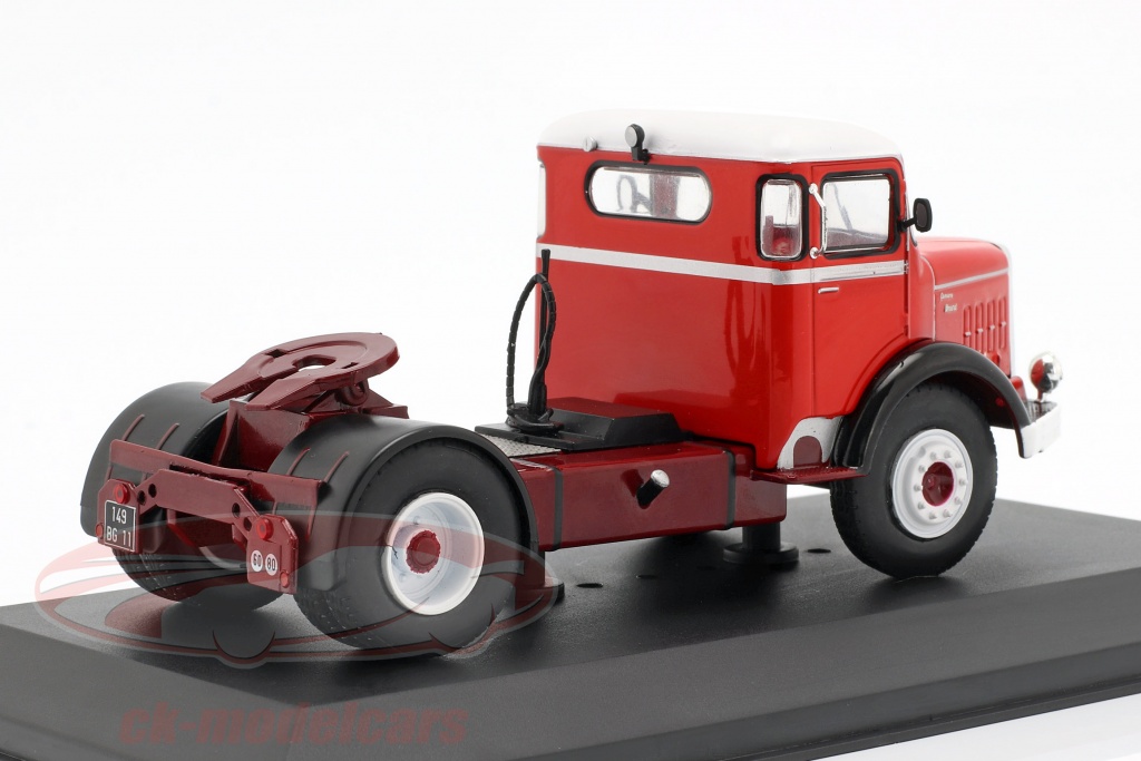 Ixo 143 Bernard 150 MB camion année de construction 1951 rouge / blanc