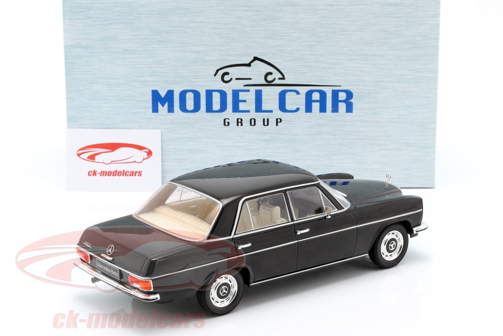 Mercedes 220 D /8 Strichachter W115 weiss 1968 1:18 MCG 18122