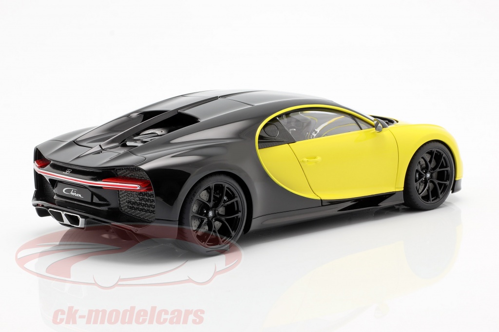 AUTOart - Bugatti Chiron - 2017-1/18 Noir/Rouge