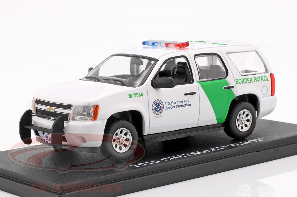 Chevrolet Tahoe Border Patrol Baujahr 2010 weiß / grün 1:43 Greenlight