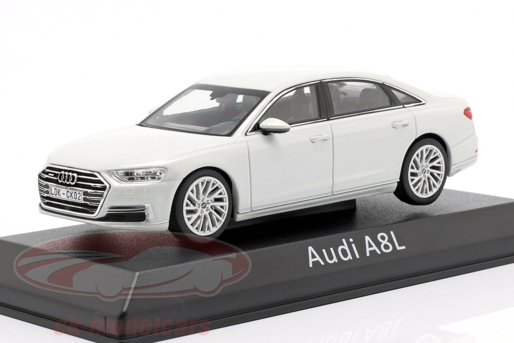 Audi A8L wit 1:43 iScale
