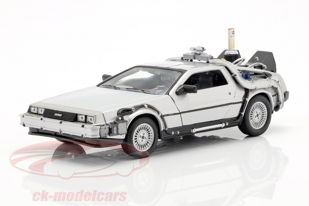 22441F DE LOREAN BACK TO THE FUTURE II FLYING VERSION WELLY 1/24