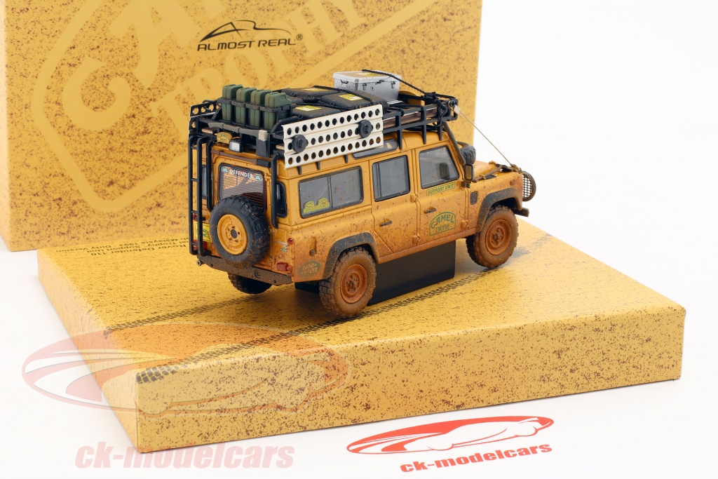 LAND ROVER Defender - Dirty Version + Figure - Jurassic Park