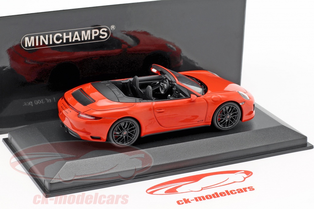 Miniature Porsche 911 Carrera 4 GTS Cabriolet Orange 1:43 - Minichamps 2017