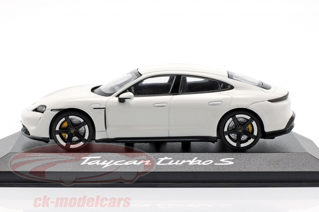 Minichamps 1 43 Porsche Taycan Turbo S Baujahr 2019 Carraraweiss