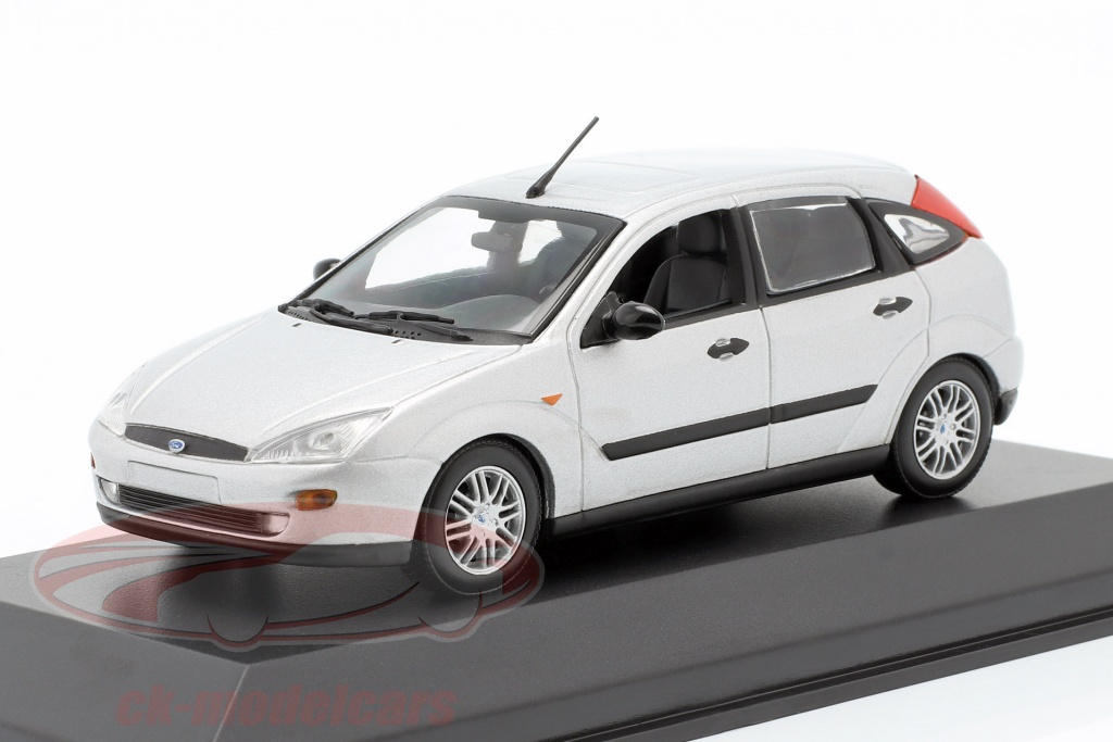 Ford Focus Year 1999 silver 1:43 Minichamps