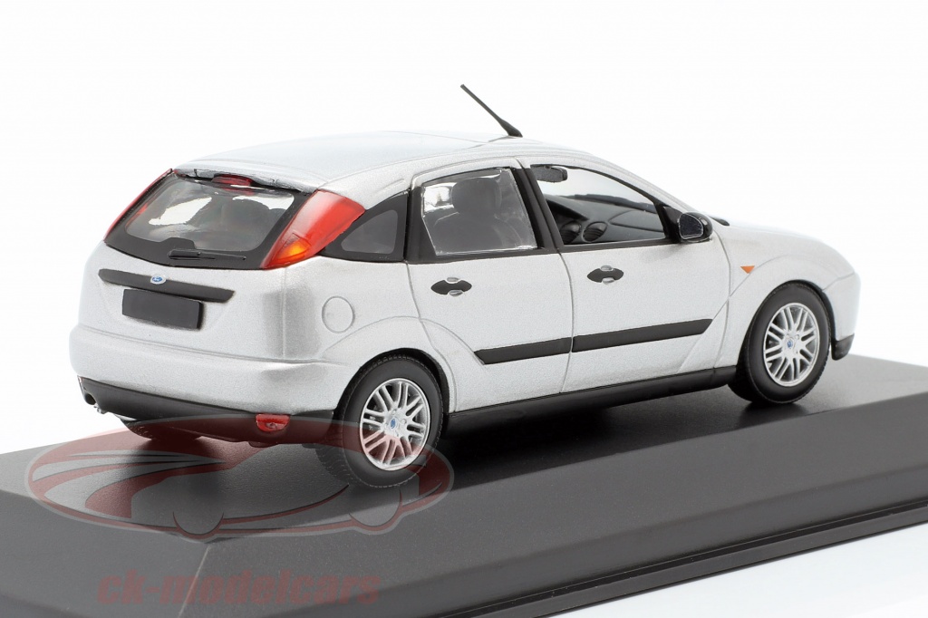 Ford focus 1 43