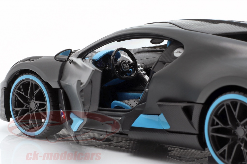 Maisto 1:24 Bugatti Divo year 2018 mat gray / light blue 31526 model car  31526 8719247527752 090159315261