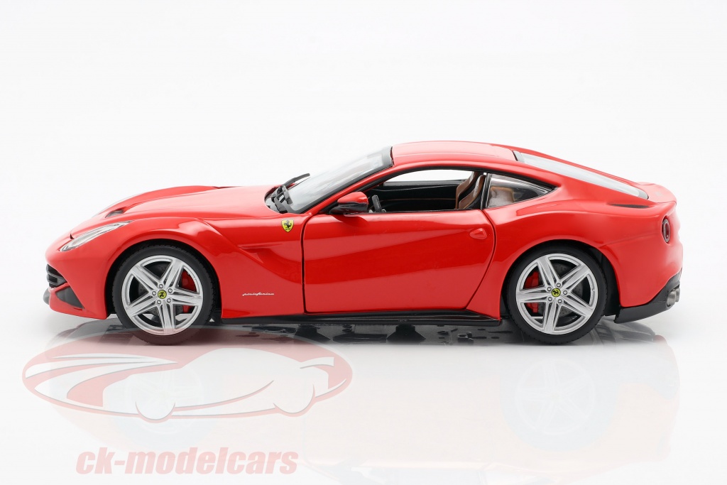 Voiture miniature - Bburago Maisto France 26007 Ferrari F12 Berlinetta - Echelle 1/24 - 19,4 cm Bon état - quelques petits éclats de peinture Sans boîte - Jeux & Jouets