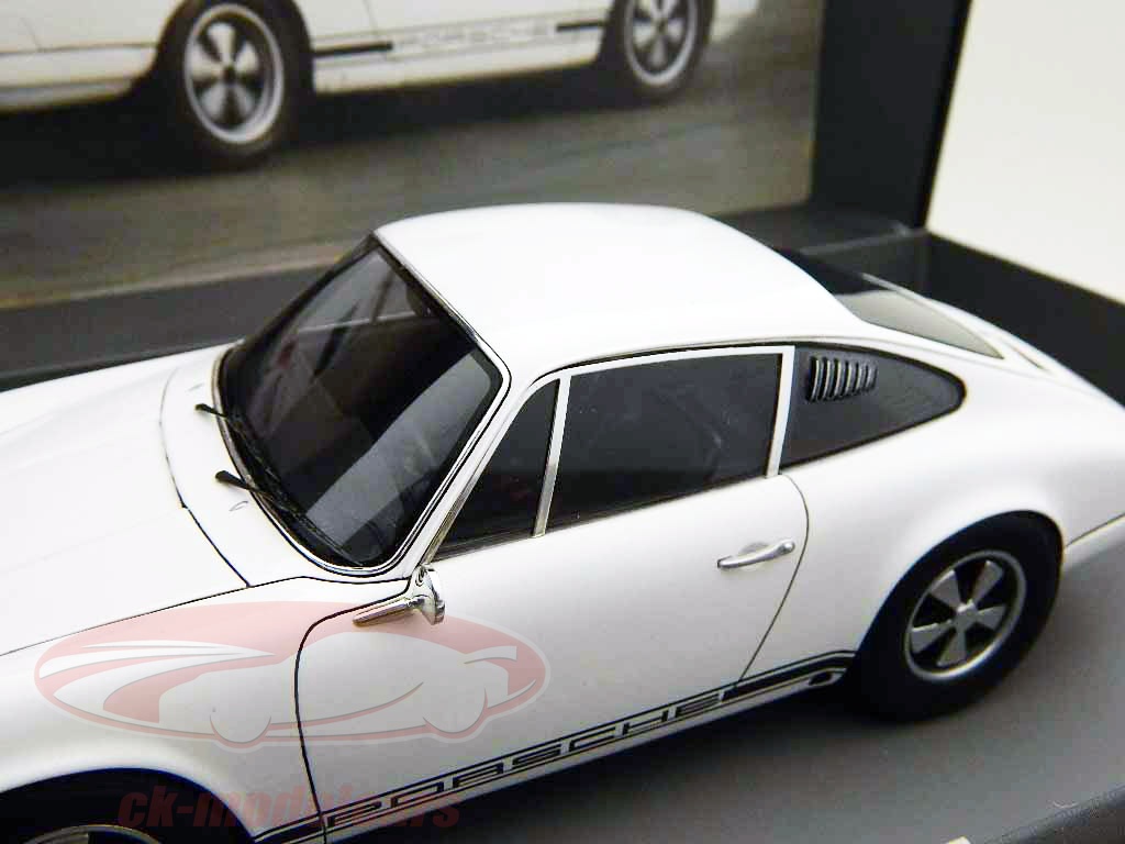 Spark 1:18 Porsche 911R 1967 white - black 18S024 模型汽车18S024 