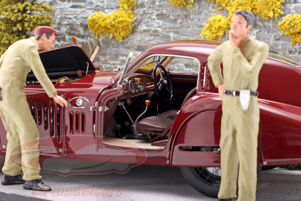 cmc_1_18_diorama_road_service_alfa_romeo_8c_2900b_.jpg