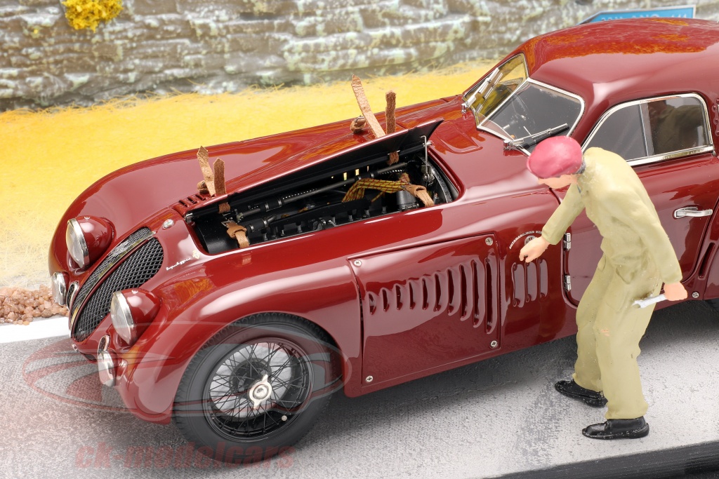 cmc_1_18_diorama_road_service_alfa_romeo_8c_2900b_.jpg