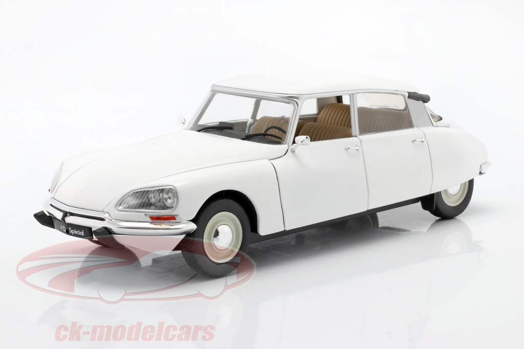 Citroen DS year 1972 white 1:18 Solido