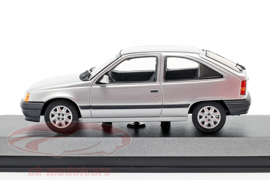 1990-1:43 Maxichamps Opel Kadett E rot metallic