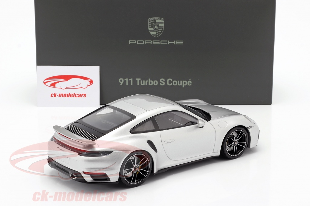 Turbo S 2020 lightblue 992 1:18 Minichamps Porsche 911
