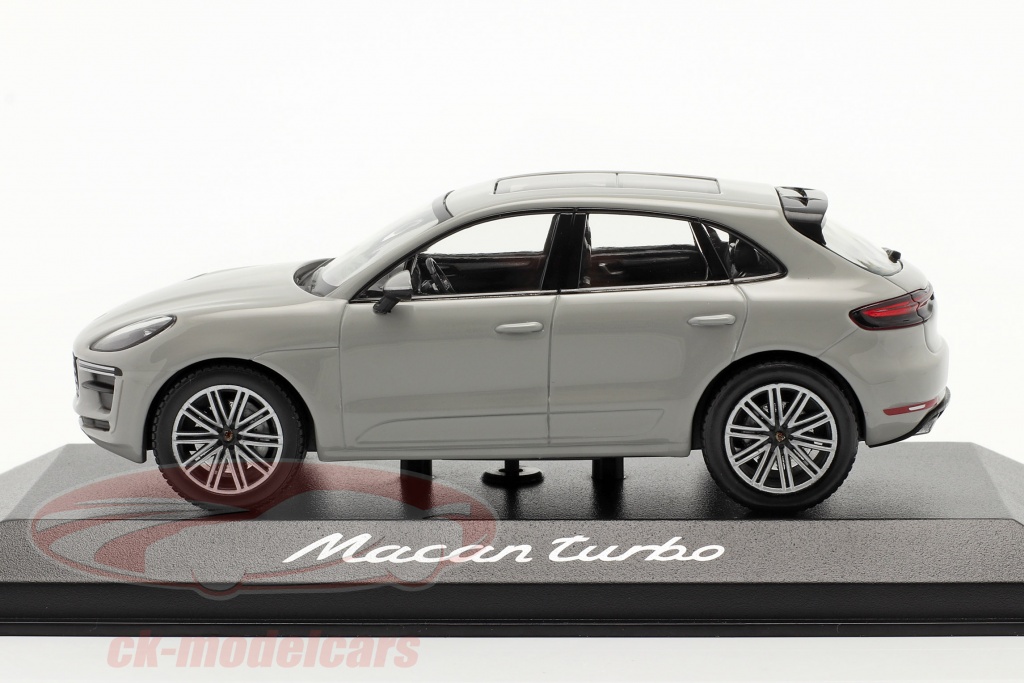 1:43 Minichamps Porsche Macan Turbo 95BN Craie Grise