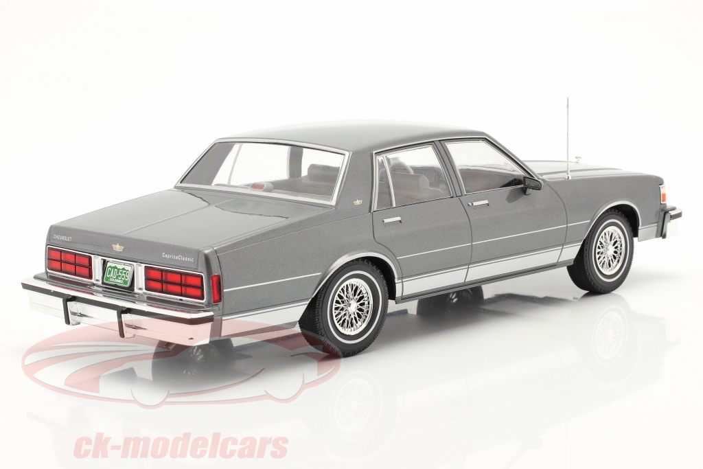 Modèle Réduit Chevrolet Caprice Police Fbi 1987 - Échelle 1:18, MCG, Bleu, Neuf Sous Boîte Insigne Gcp