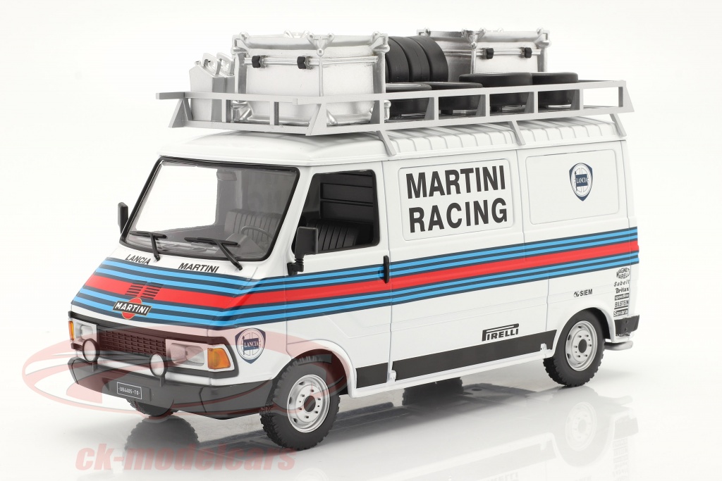 Fiat 242 范 Rallye Assistance Martini Racing 1:18 Ixo