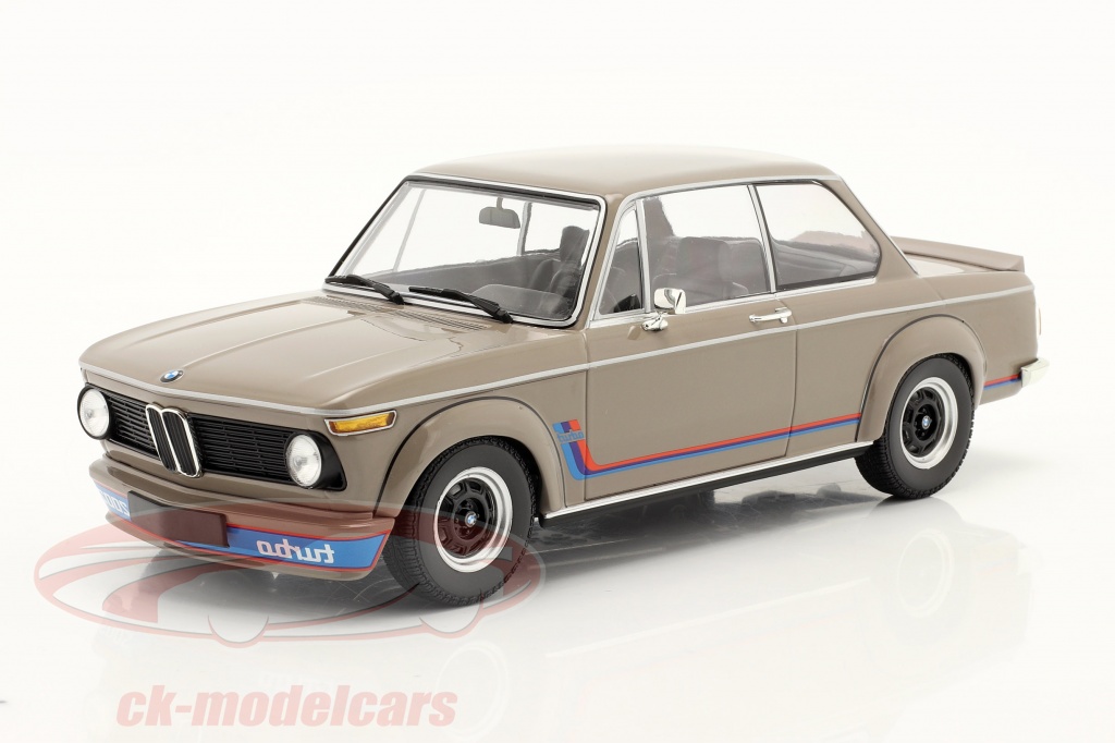 BMW 2002 Turbo (E20) Año de construcción 1973 gris marrón 1:18 Minichamps