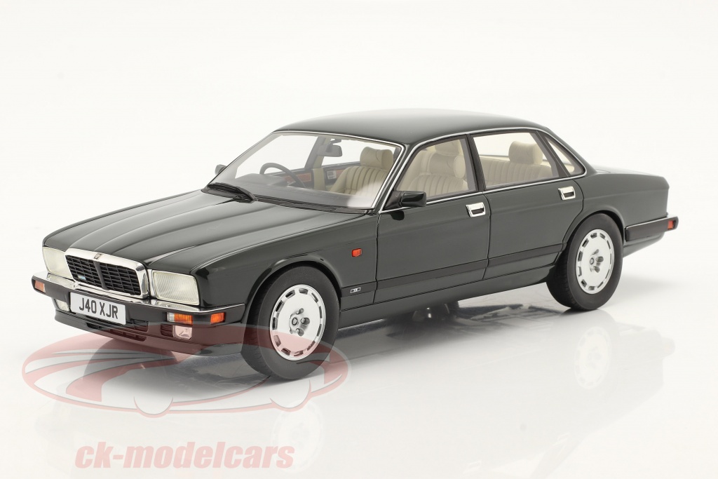 cult-scale-models-1-18-jaguar-xjr-xj40-year-1990-british-racing-green-cml007-2/