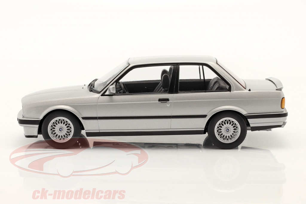 Modellino Auto 1:18 KK SCALE BMW 3-Series 325i (E30) M-Package 1987 &ndash; Colore Argento, Metallo Diecast, Collezione KKDC180741