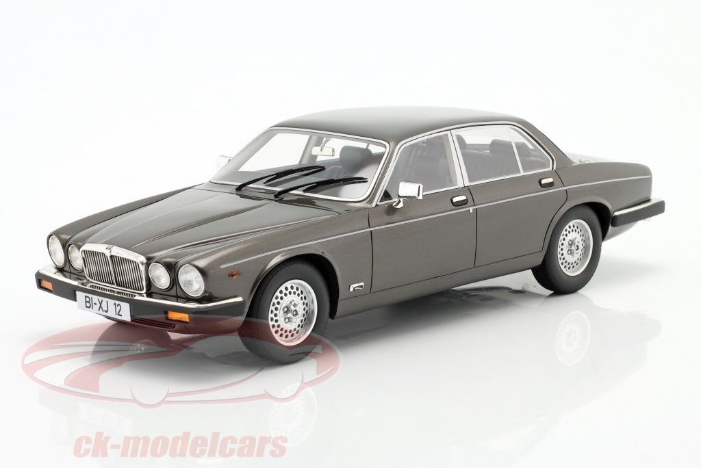 cult-scale-models-1-18-jaguar-xj12-sovereign-series-iii-lhd-year-1986-greyy-metallic-cml031-4/