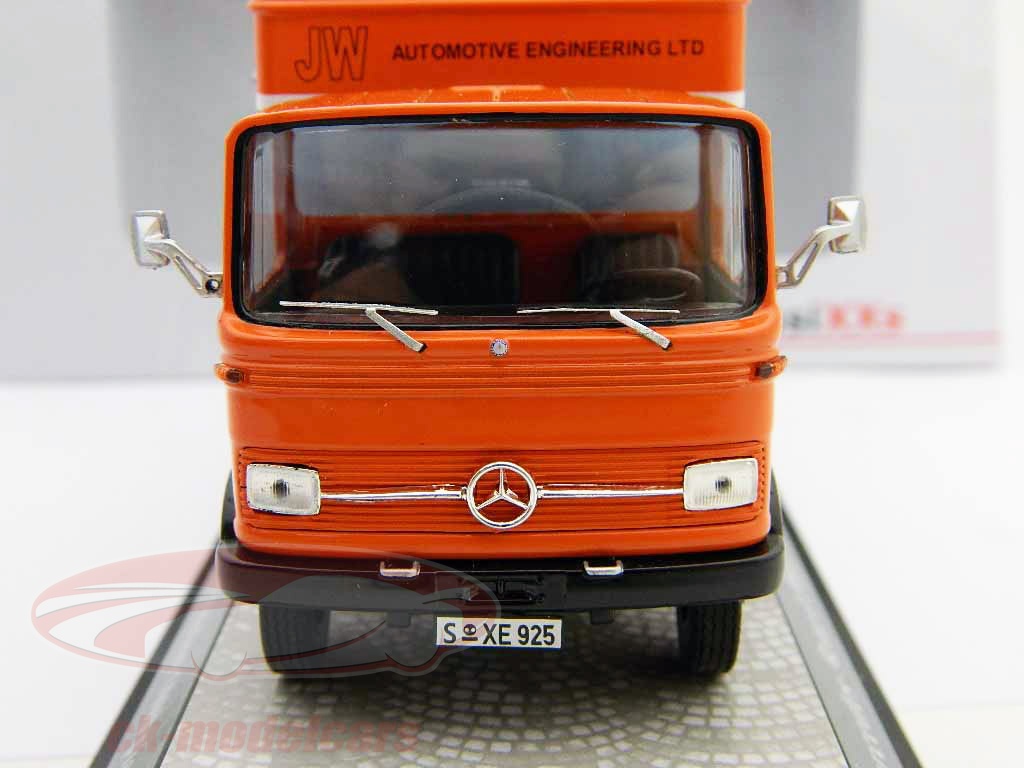 Premium ClassiXXs 1/43. Mercedes-Benz LP608 1970 fourgon courses. Réf