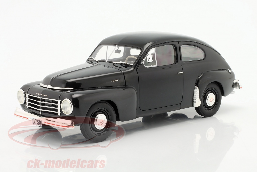 cult-scale-models-1-18-volvo-pv444-year-1947-black-cml118-1/