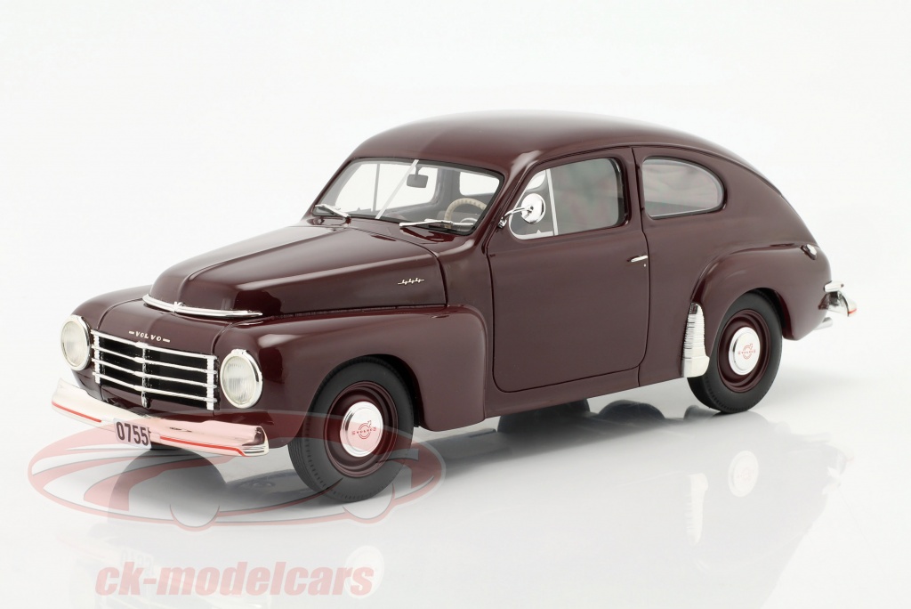 cult-scale-models-1-18-volvo-pv444-year-1947-maroon-cml118-2/