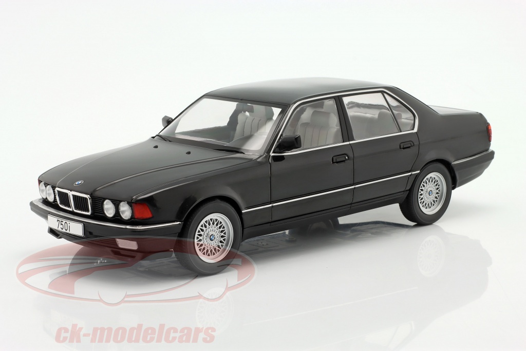 modelcar-group-1-18-bmw-750i-e32-year-1992-black-metallic-mcg18162/