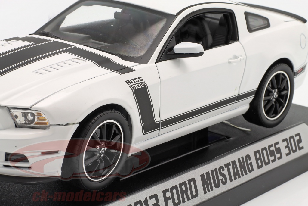 shelby-collectibles-1-18-ford-mustang-boss-302-2013-white-black-2nd-choice-ck78003-2wahl/
