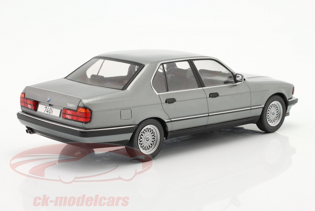 Modelcar Group 1:18 BMW 740i (E32) grau metallic MCG18161