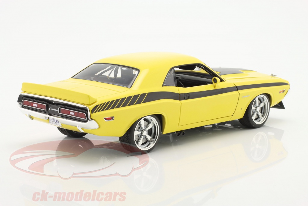 ACME Dodge Challenger Trans Am Street Fighter - Chicayne 1/18 - Jaune