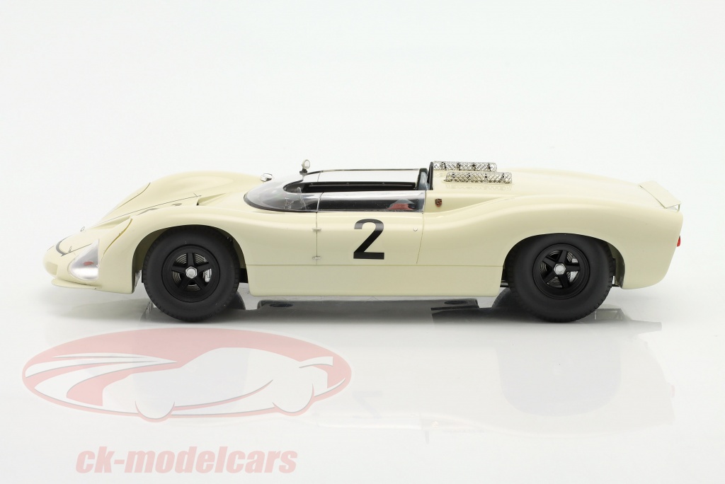 Offen für Berge: ’67 Porsche 910-8 Bergspyder von Matrix in 1:18