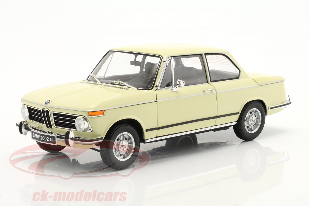 Kyosho 1:18 BMW 2002 tii year 1972 light beige 08543ML model car 