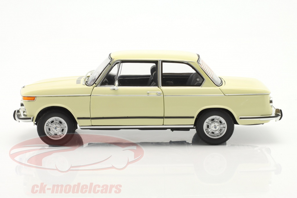 Kyosho 1:18 BMW 2002 tii year 1972 light beige 08543ML model car 