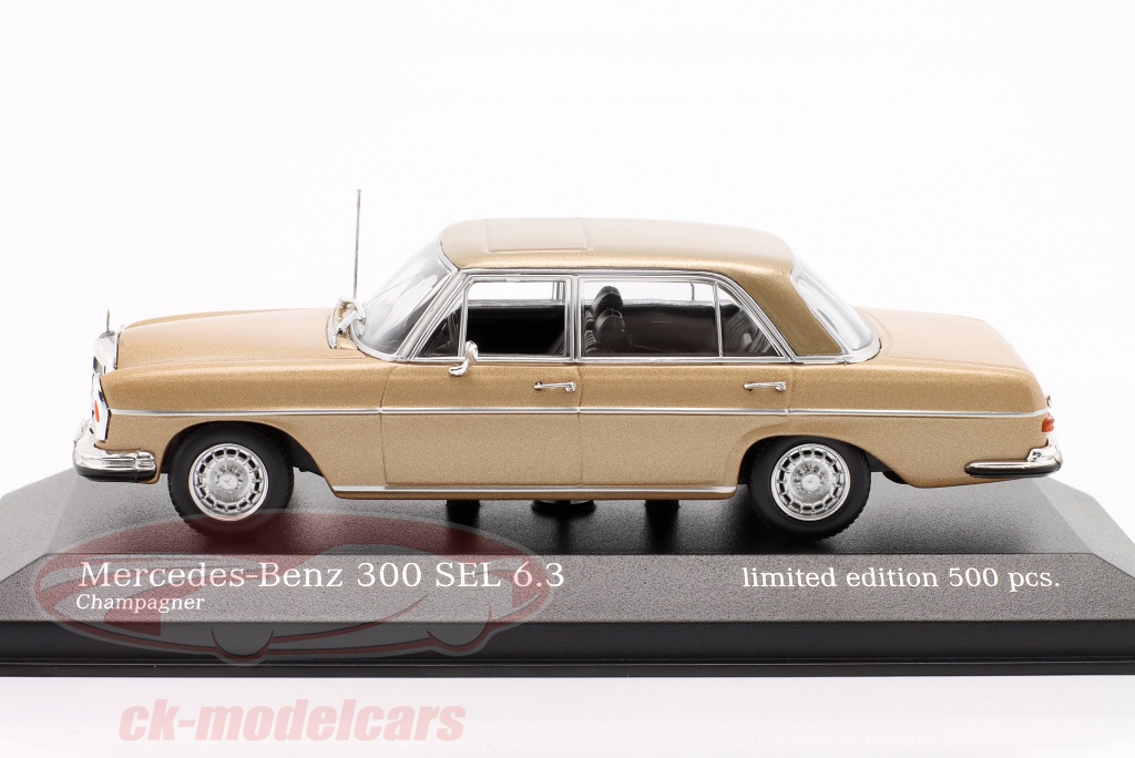 Mercedes Benz W114 - Six Cylinder 250 Coupé - 1971 - Foto 2