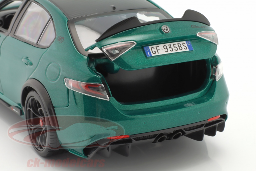 Burago, Alfa Romeo Giulia GTA 2020 Green - 1:18